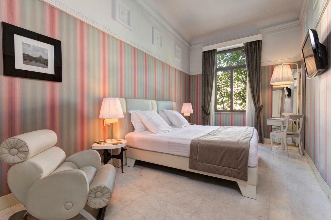 แกรนด์ โฮเทล ปาลาเช โรม Hotel ภายนอก รูปภาพ