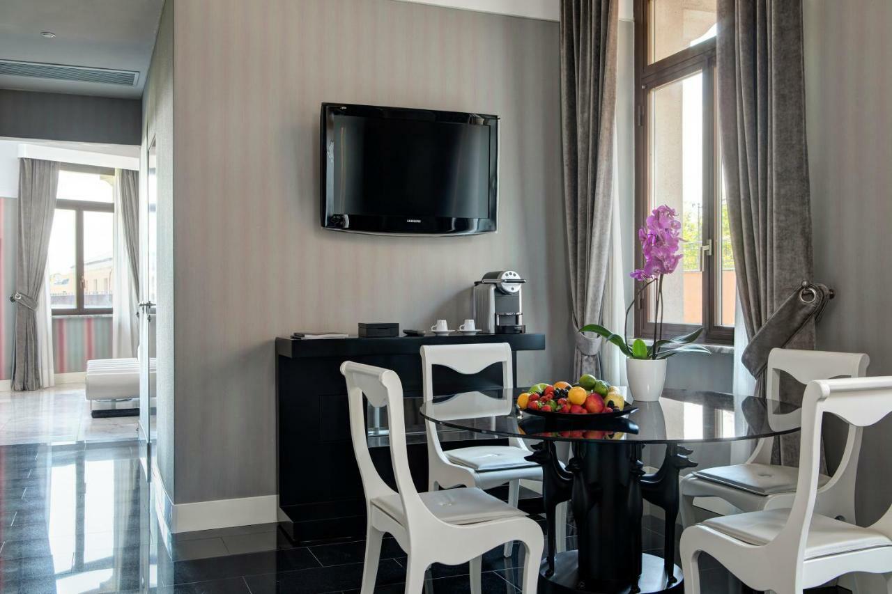 แกรนด์ โฮเทล ปาลาเช โรม Hotel ภายนอก รูปภาพ